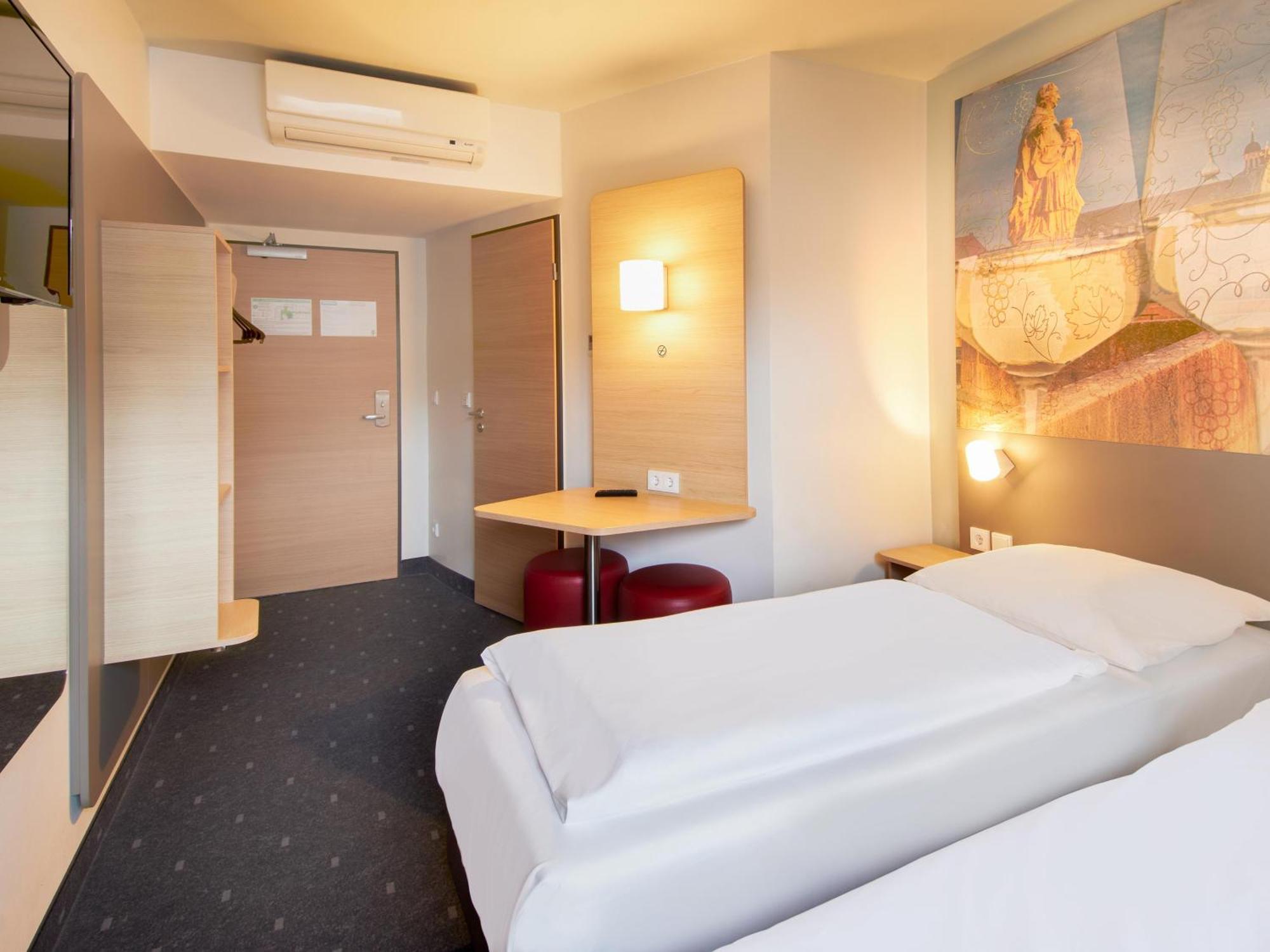 B&B Hotel Wuerzburg-City ภายนอก รูปภาพ