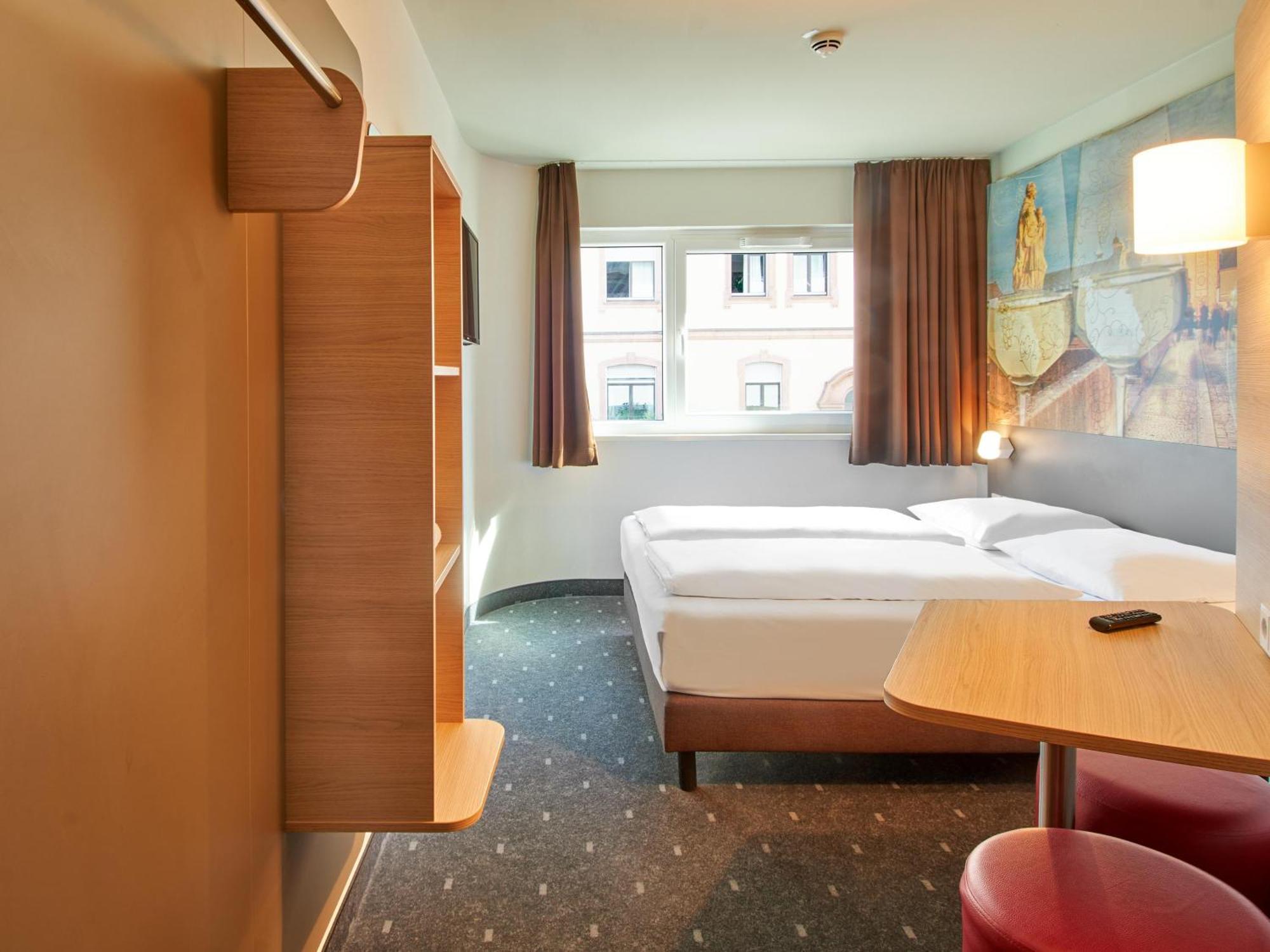 B&B Hotel Wuerzburg-City ภายนอก รูปภาพ