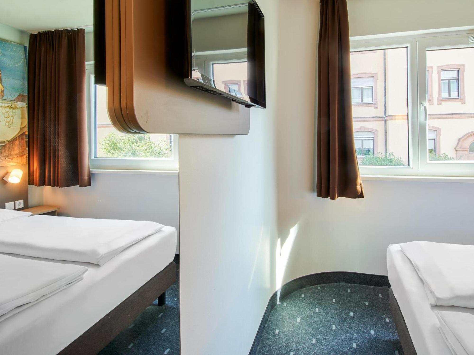 B&B Hotel Wuerzburg-City ภายนอก รูปภาพ